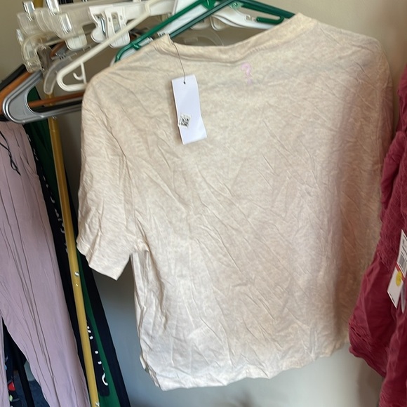 Guess brand tshirt - Picture 4 of 7